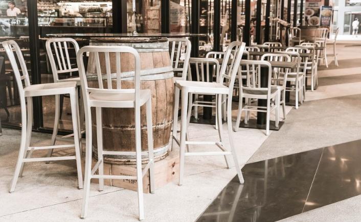 4 Factors You Need To Consider While Buying The Restaurant Chairs